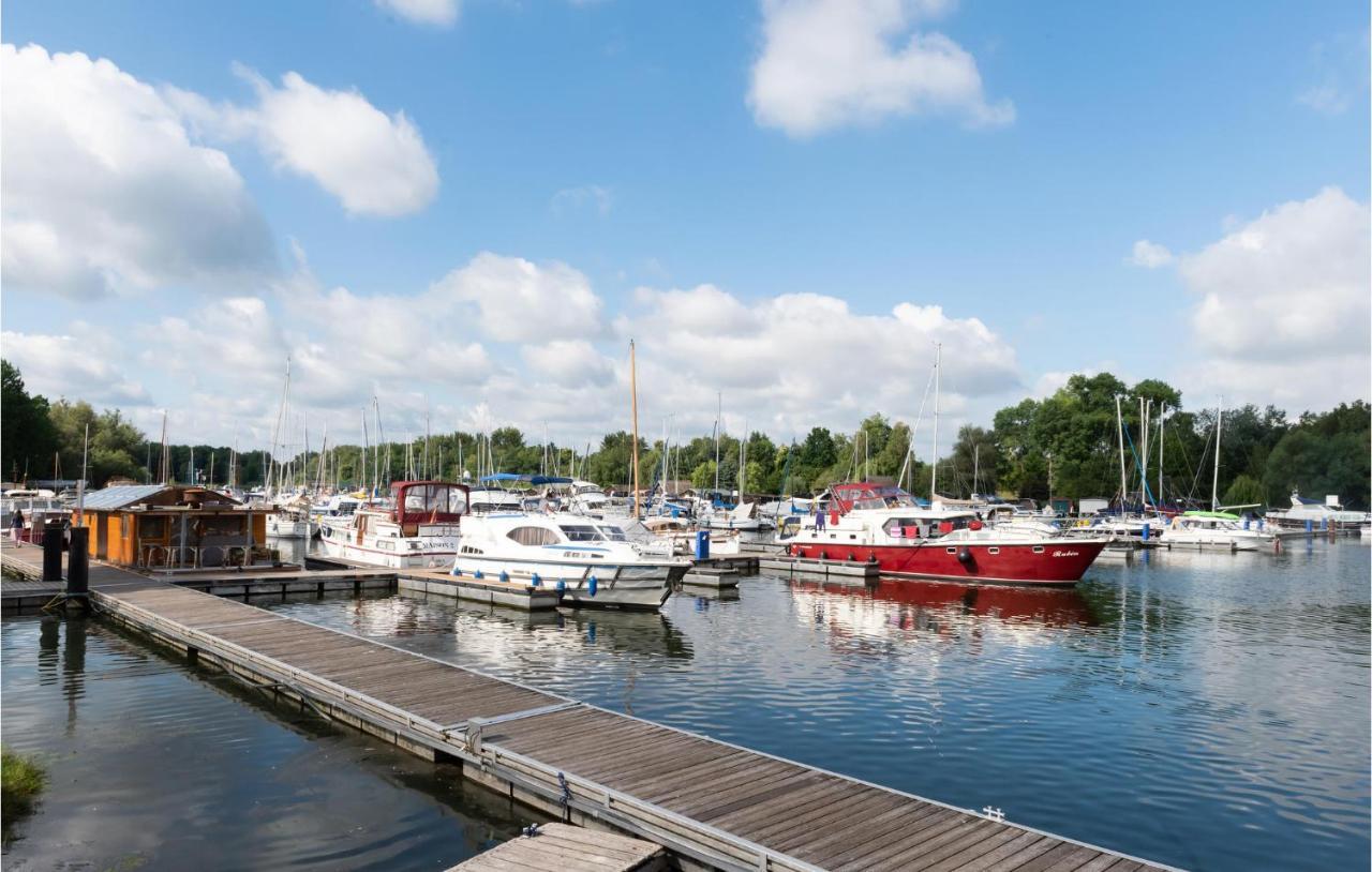 Nice Apartment In Rechlin With House Sea View Exteriör bild