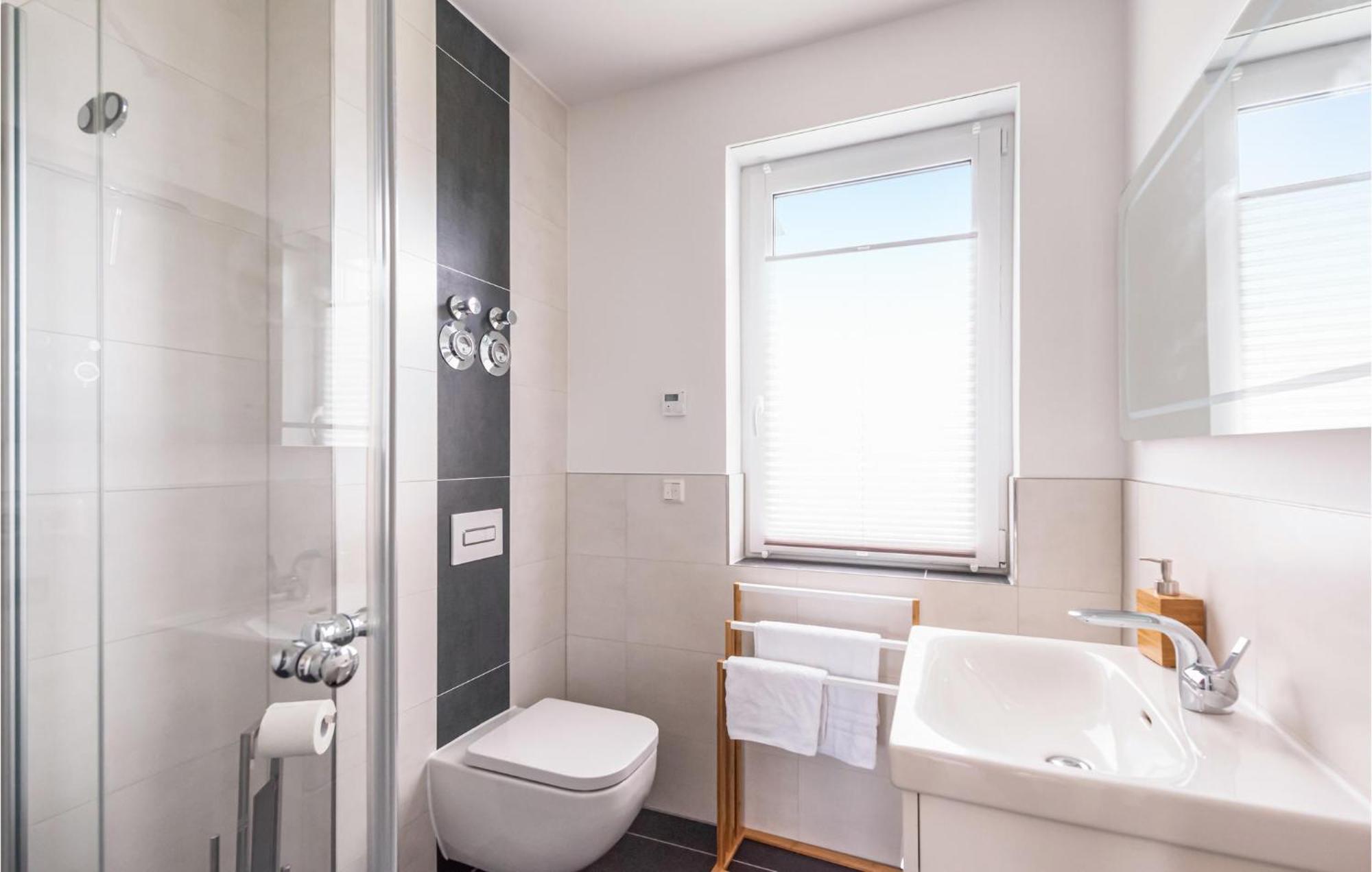 Nice Apartment In Rechlin With House Sea View Exteriör bild